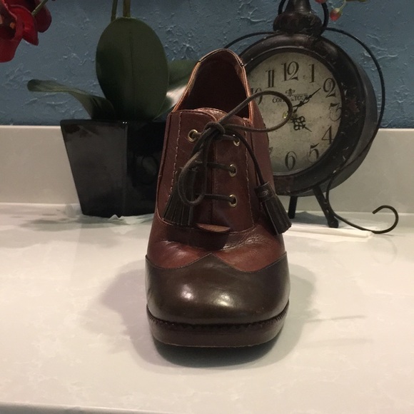 Marc by Marc Jacobs two- toned brown leather heels - Picture 3 of 4